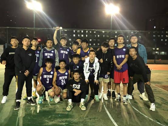 20211022 点点喜获西安航空学院第十二届“迎新杯”篮球赛亚军 (2)